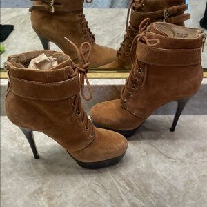 Michael Kors Tan Suede Lace-Up Boots! Size: 6.5 . RARE!